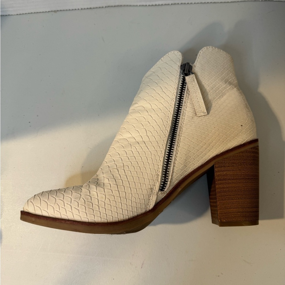 Mia White Python Ankle Booties, Size 8.5 - Picture 7 of 13